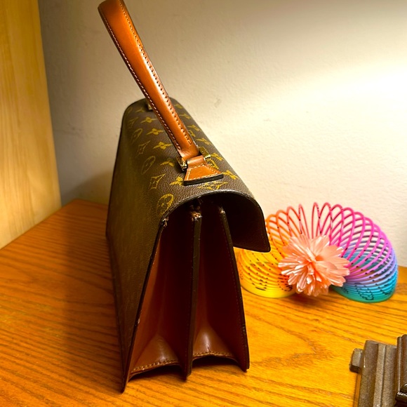 Authentic Louis Vuitton Messenger bag. - Picture 4 of 13